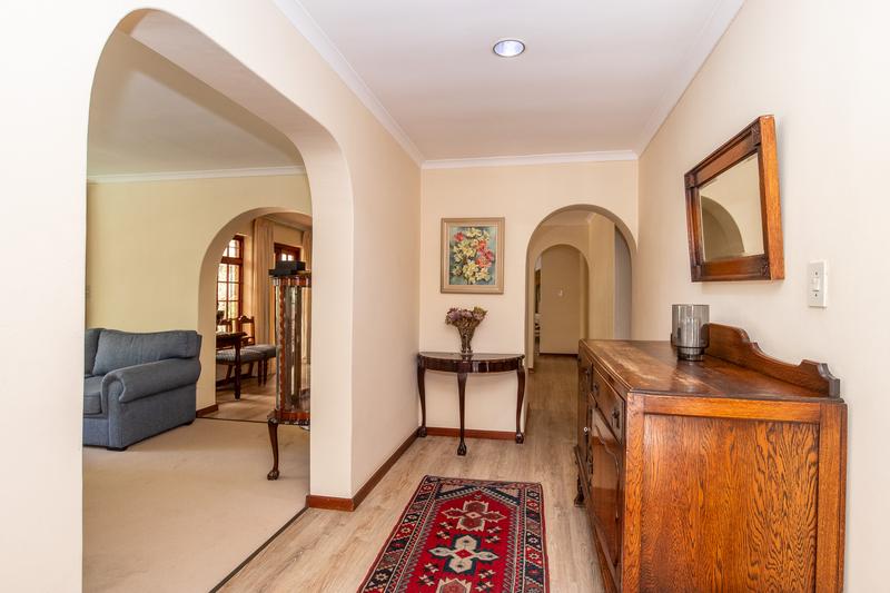 5 Bedroom Property for Sale in Constantia Western Cape